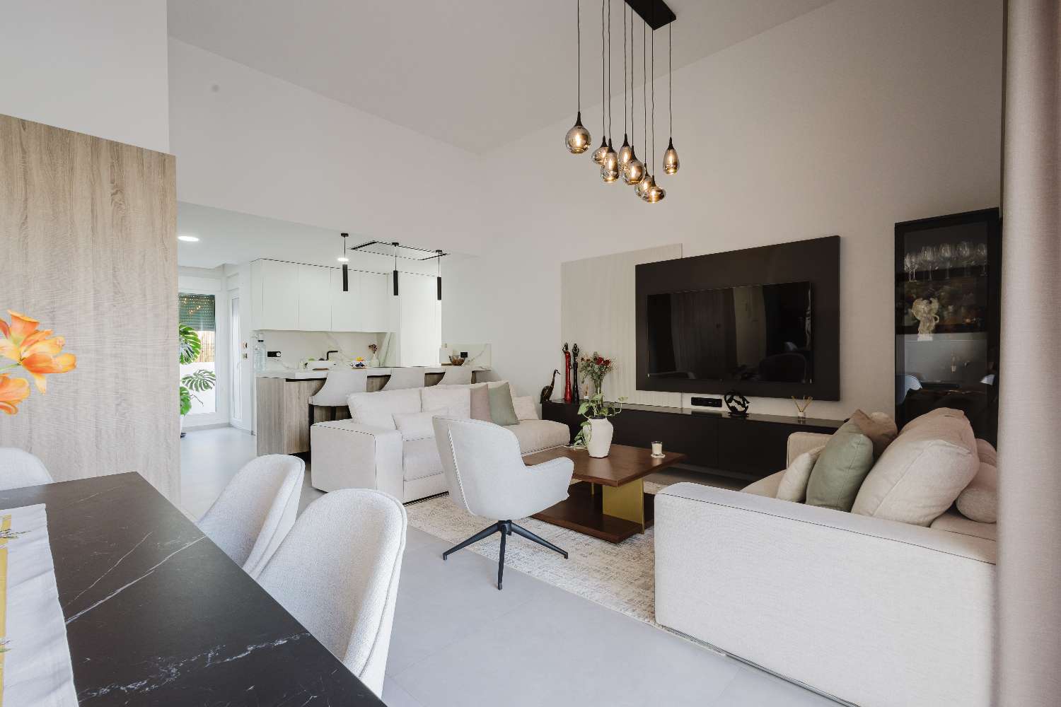 LUKSUSHUVILA YKSITYISELLÄ UIMA-ALLAALLA LA FINCA GOLF RESORTISSA – MODERNI MUOTOILU JA ETELÄSUUNTAINEN SUUNTA