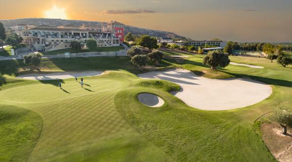 LUKSUSHUVILA YKSITYISELLÄ UIMA-ALLAALLA LA FINCA GOLF RESORTISSA – MODERNI MUOTOILU JA ETELÄSUUNTAINEN SUUNTA