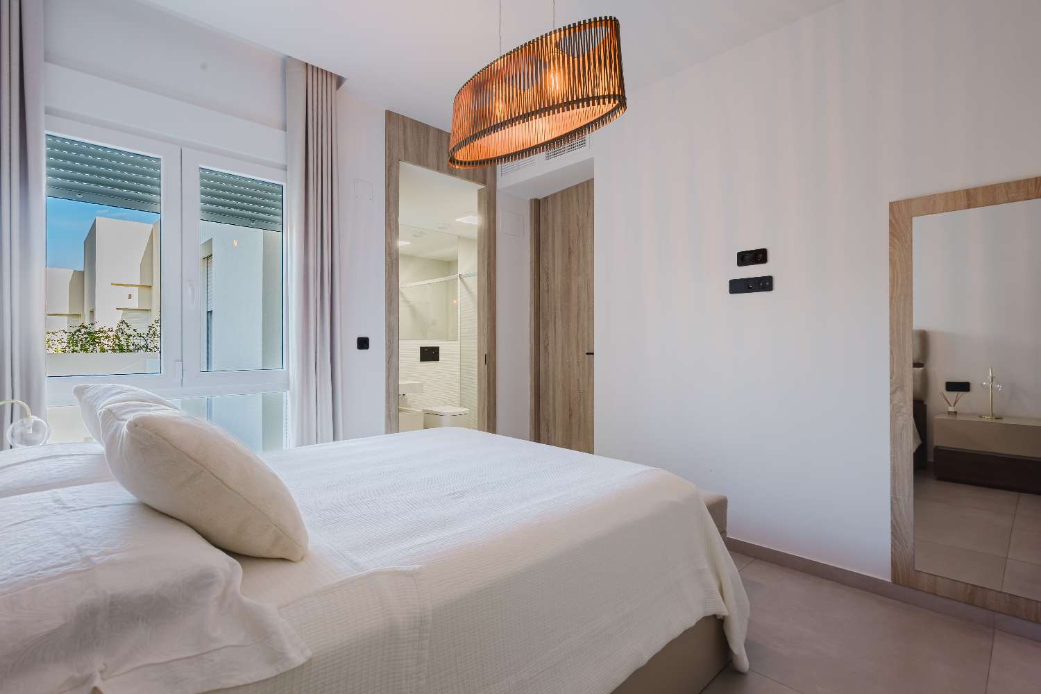 LUKSUSHUVILA YKSITYISELLÄ UIMA-ALLAALLA LA FINCA GOLF RESORTISSA – MODERNI MUOTOILU JA ETELÄSUUNTAINEN SUUNTA