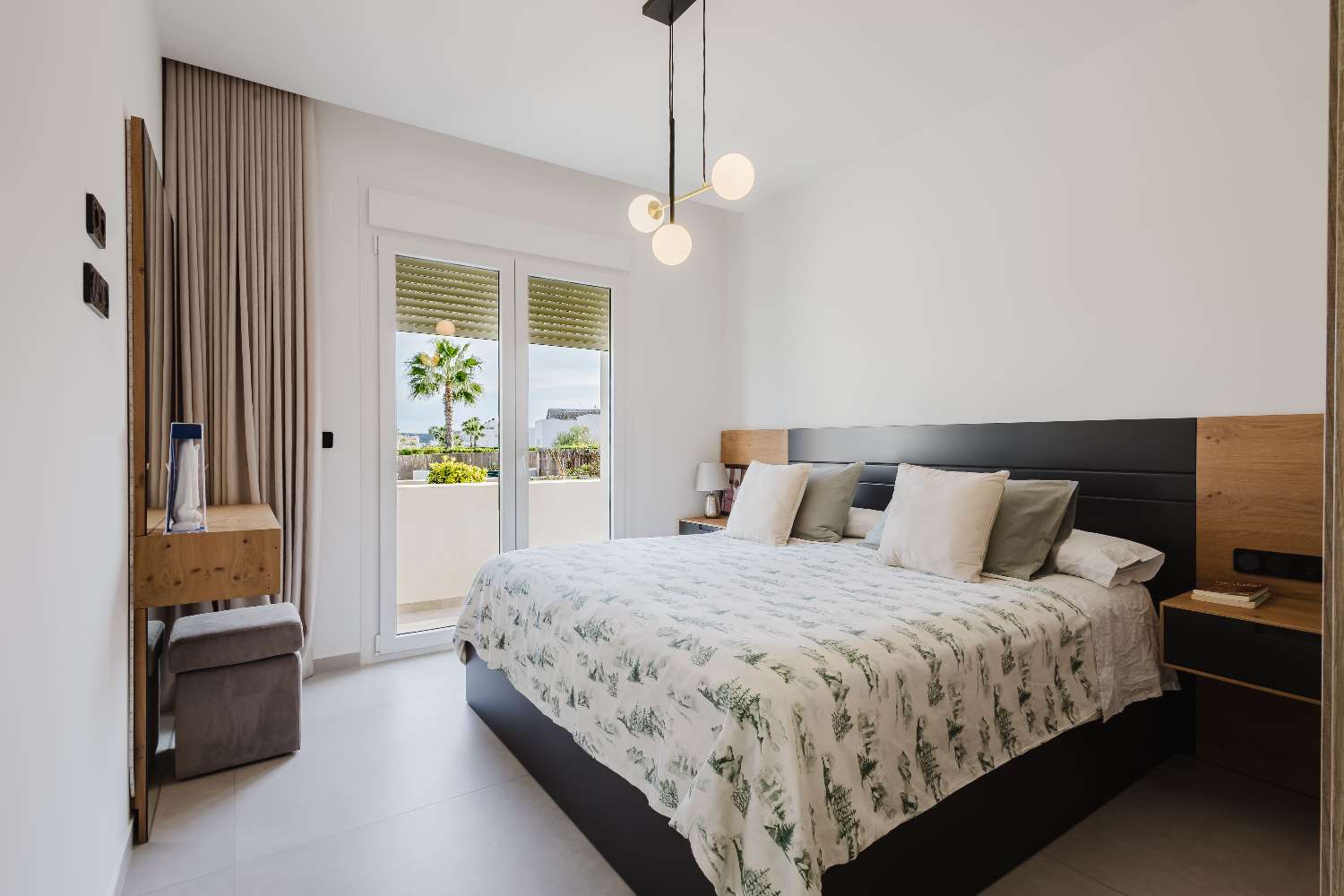 LUKSUSHUVILA YKSITYISELLÄ UIMA-ALLAALLA LA FINCA GOLF RESORTISSA – MODERNI MUOTOILU JA ETELÄSUUNTAINEN SUUNTA