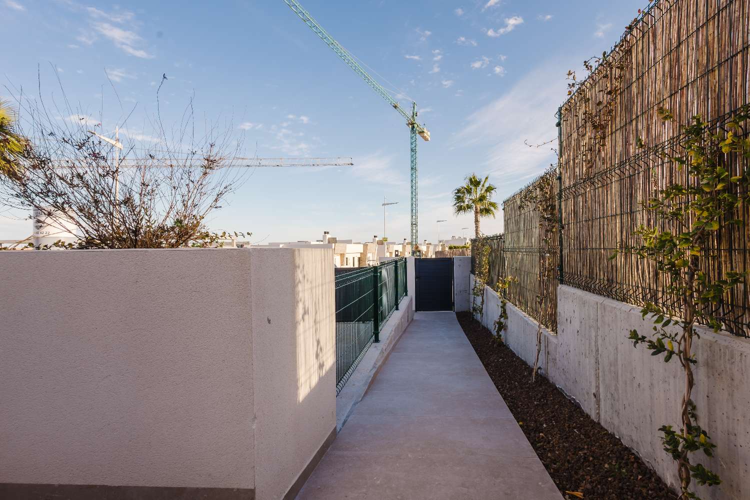 LUKSUSHUVILA YKSITYISELLÄ UIMA-ALLAALLA LA FINCA GOLF RESORTISSA – MODERNI MUOTOILU JA ETELÄSUUNTAINEN SUUNTA