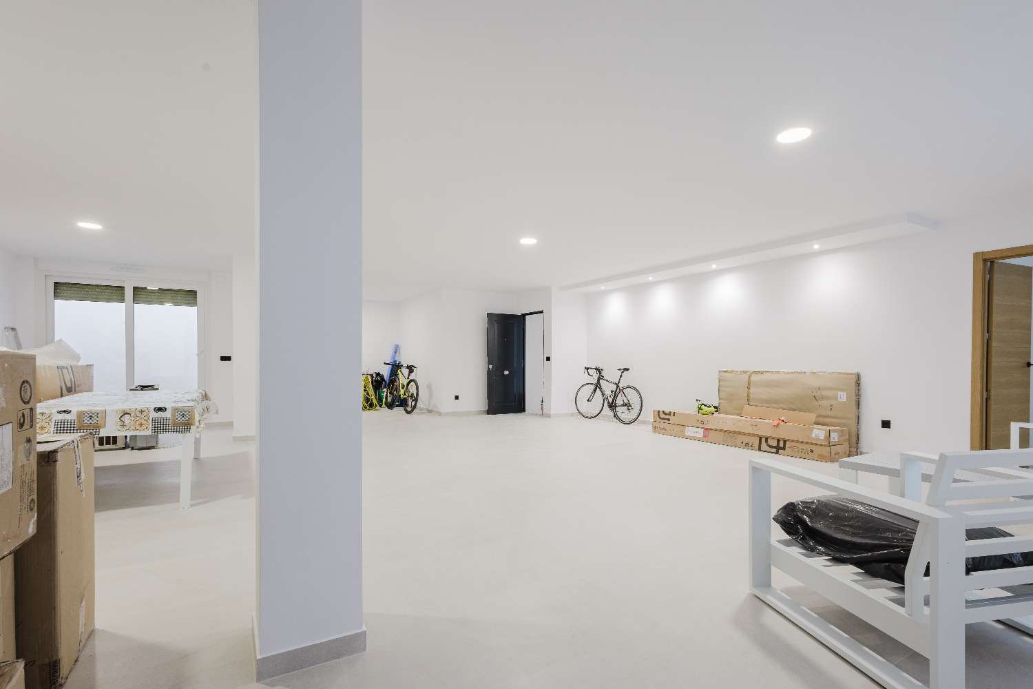 LUKSUSHUVILA YKSITYISELLÄ UIMA-ALLAALLA LA FINCA GOLF RESORTISSA – MODERNI MUOTOILU JA ETELÄSUUNTAINEN SUUNTA