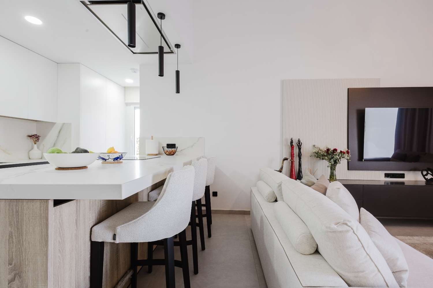 LUKSUSHUVILA YKSITYISELLÄ UIMA-ALLAALLA LA FINCA GOLF RESORTISSA – MODERNI MUOTOILU JA ETELÄSUUNTAINEN SUUNTA