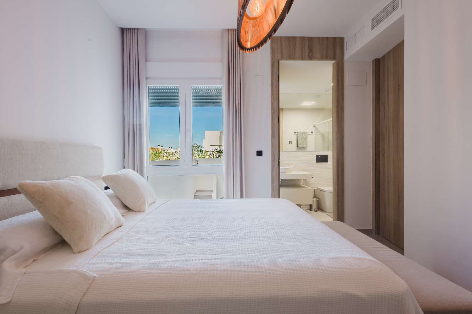 LUKSUSHUVILA YKSITYISELLÄ UIMA-ALLAALLA LA FINCA GOLF RESORTISSA – MODERNI MUOTOILU JA ETELÄSUUNTAINEN SUUNTA