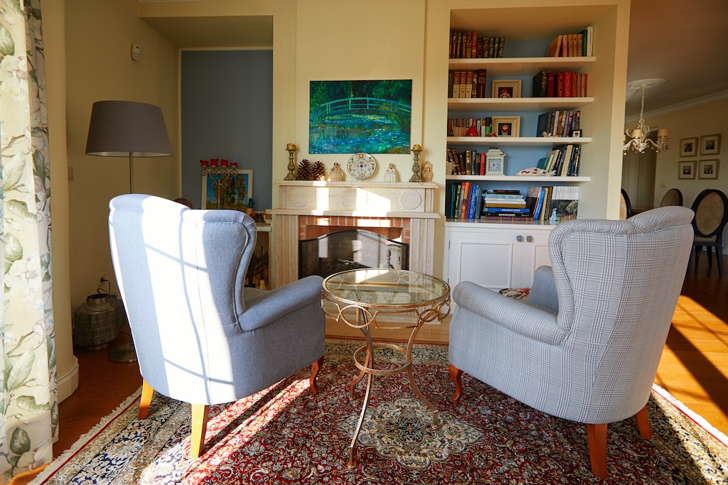 ERILLINEN HUVILAMALLI LUCÍA ESPECIAL CIUDAD QUESADASSA – 700 M²:N KULMATONTTI PUISTON EDESSÄ