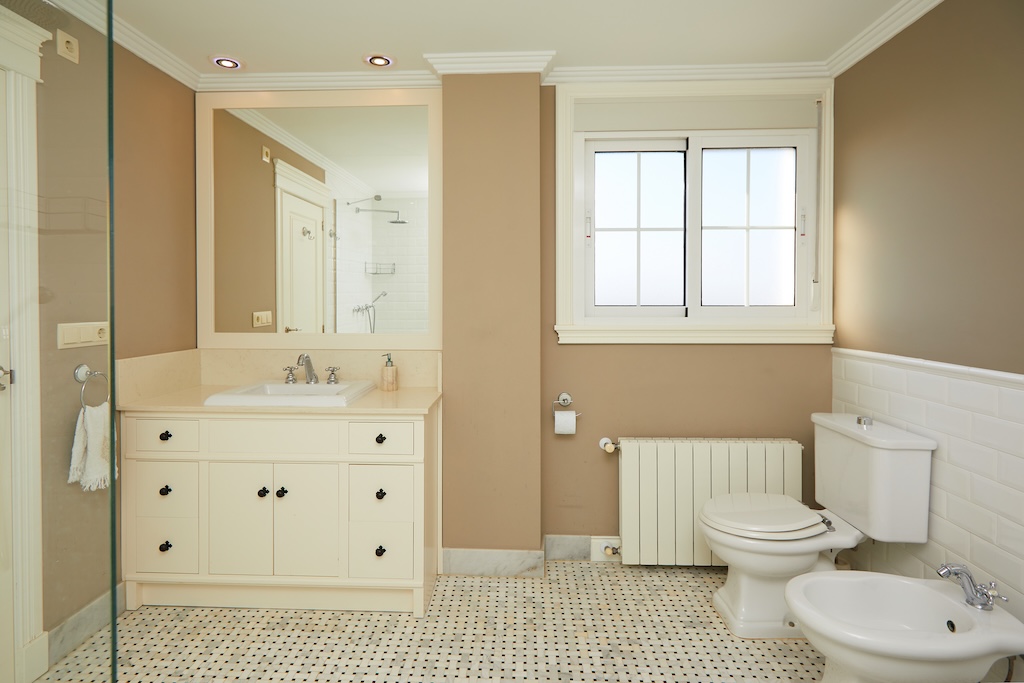 ERILLINEN HUVILAMALLI LUCÍA ESPECIAL CIUDAD QUESADASSA – 700 M²:N KULMATONTTI PUISTON EDESSÄ