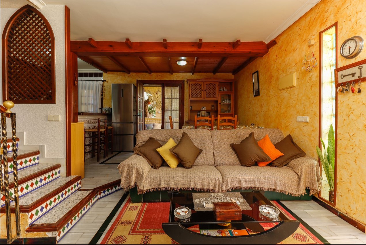 EXCLUSIVO CHALET ADOSADO A SOLO 150 M DE LA PLAYA EN CABO CERVERA CON SOLÁRIUM Y VISTAS AL MAR