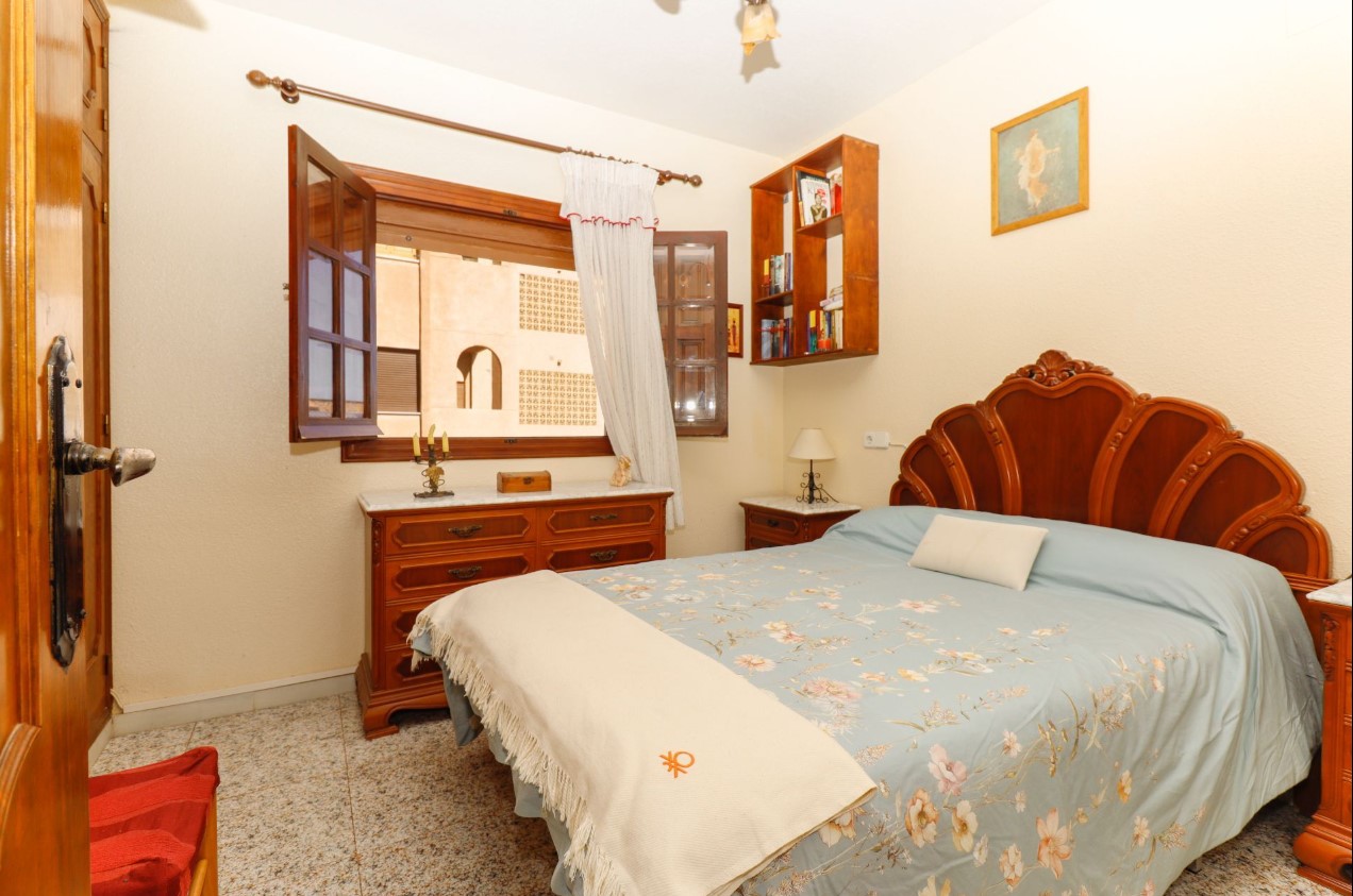 EXCLUSIVO CHALET ADOSADO A SOLO 150 M DE LA PLAYA EN CABO CERVERA CON SOLÁRIUM Y VISTAS AL MAR