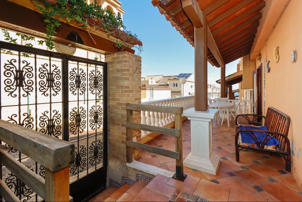 EXCLUSIVO CHALET ADOSADO A SOLO 150 M DE LA PLAYA EN CABO CERVERA CON SOLÁRIUM Y VISTAS AL MAR