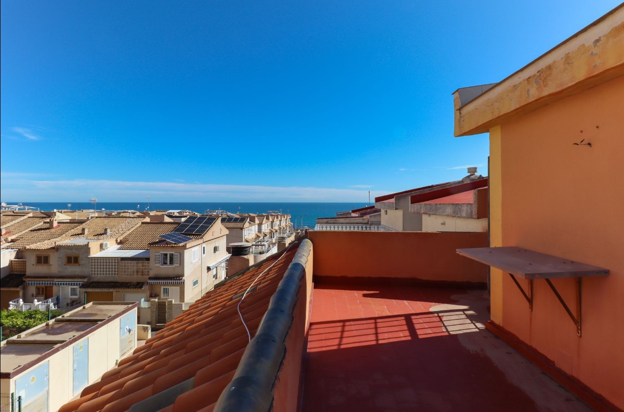 EXCLUSIVO CHALET ADOSADO A SOLO 150 M DE LA PLAYA EN CABO CERVERA CON SOLÁRIUM Y VISTAS AL MAR
