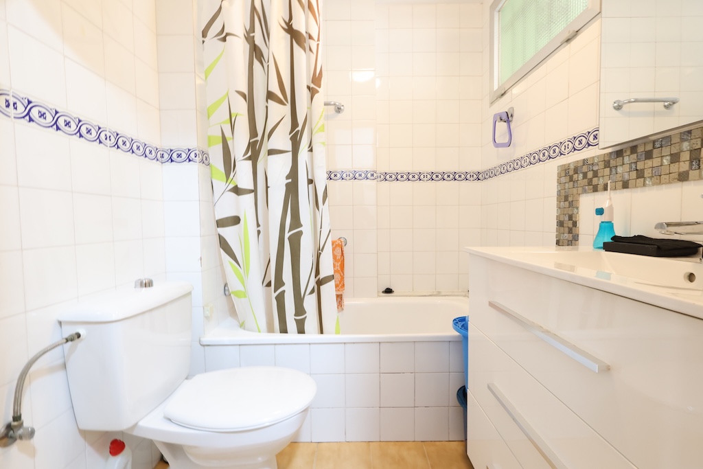 APARTAMENTO CON VISTAS AL MAR A 250M DE LA PLAYA EN MAR AZUL – TERRAZA ACRISTALADA Y LISTO PARA ENTRAR A VIVIR