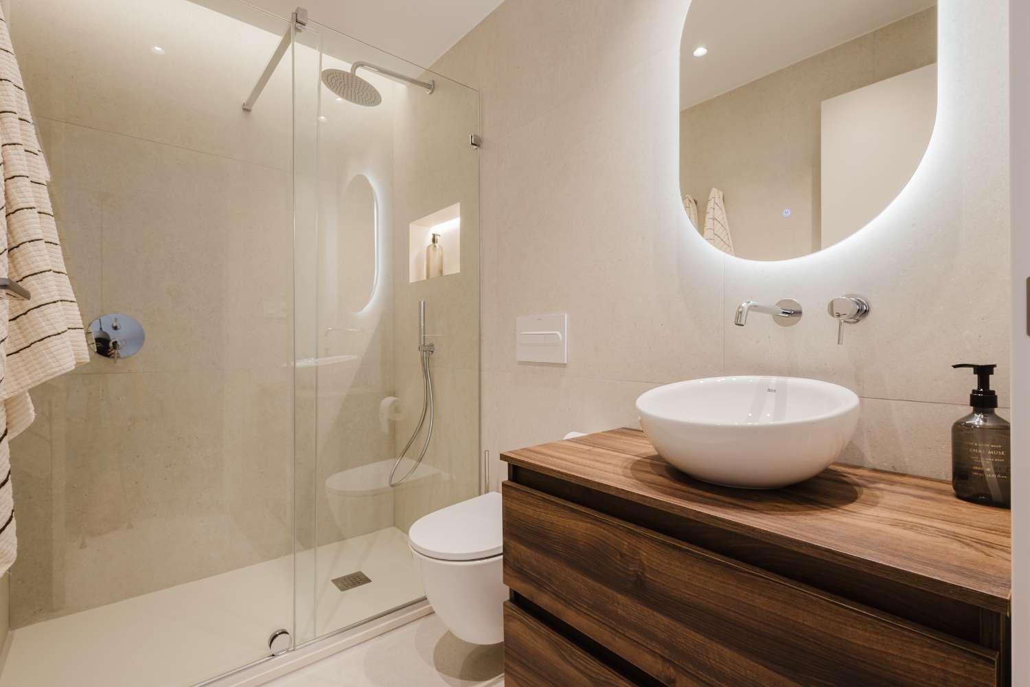 ESPECTACULAR APARTAMENTO DE LUJO EN PRIMERA LÍNEA DE MAR – 3 DORMITORIOS, REFORMADO EN 2025 Y VISTAS PANORÁMICAS AL MEDITERRÁNEO