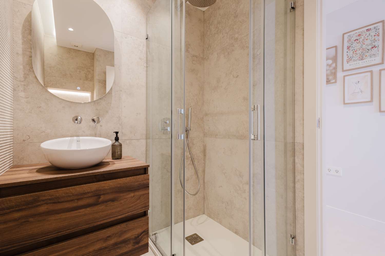 ESPECTACULAR APARTAMENTO DE LUJO EN PRIMERA LÍNEA DE MAR – 3 DORMITORIOS, REFORMADO EN 2025 Y VISTAS PANORÁMICAS AL MEDITERRÁNEO