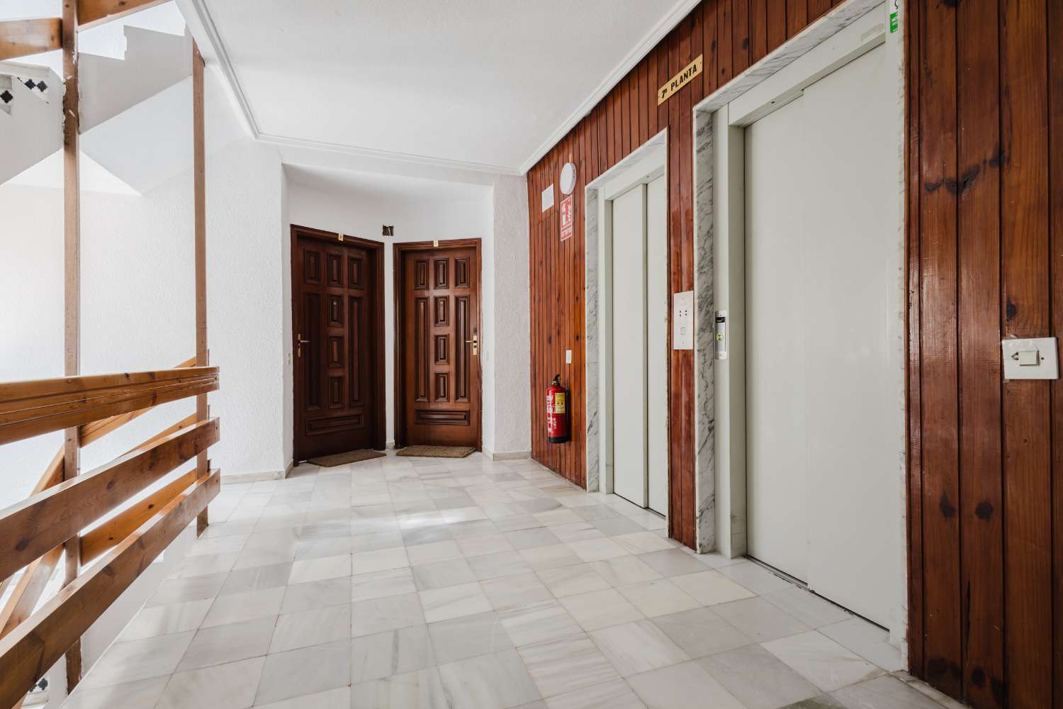 ESPECTACULAR APARTAMENTO DE LUJO EN PRIMERA LÍNEA DE MAR – 3 DORMITORIOS, REFORMADO EN 2025 Y VISTAS PANORÁMICAS AL MEDITERRÁNEO