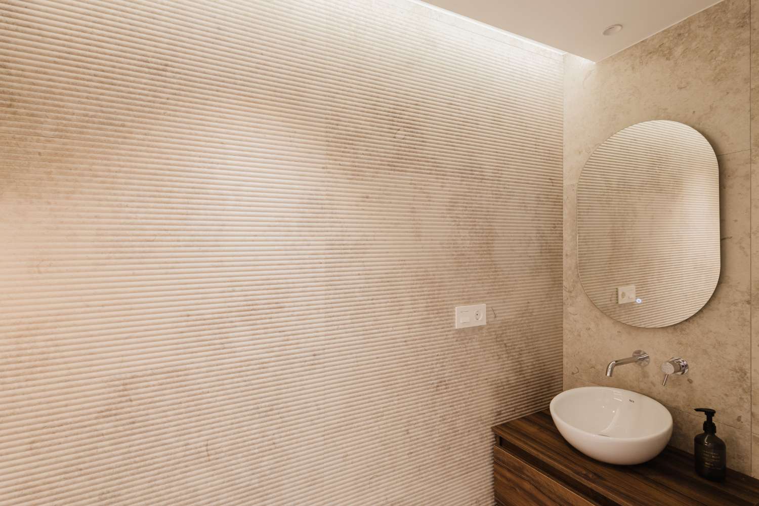 ESPECTACULAR APARTAMENTO DE LUJO EN PRIMERA LÍNEA DE MAR – 3 DORMITORIOS, REFORMADO EN 2025 Y VISTAS PANORÁMICAS AL MEDITERRÁNEO