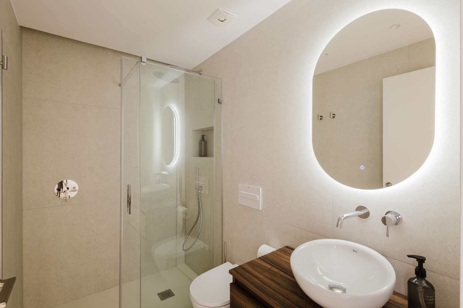 ESPECTACULAR APARTAMENTO DE LUJO EN PRIMERA LÍNEA DE MAR – 3 DORMITORIOS, REFORMADO EN 2025 Y VISTAS PANORÁMICAS AL MEDITERRÁNEO