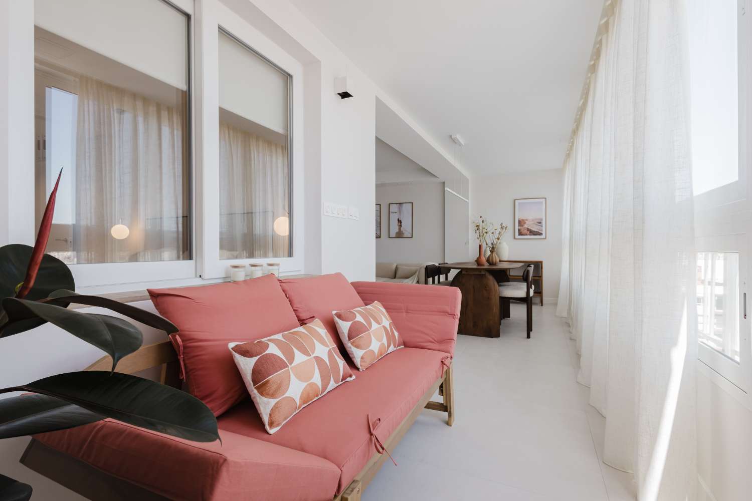 ESPECTACULAR APARTAMENTO DE LUJO EN PRIMERA LÍNEA DE MAR – 3 DORMITORIOS, REFORMADO EN 2025 Y VISTAS PANORÁMICAS AL MEDITERRÁNEO