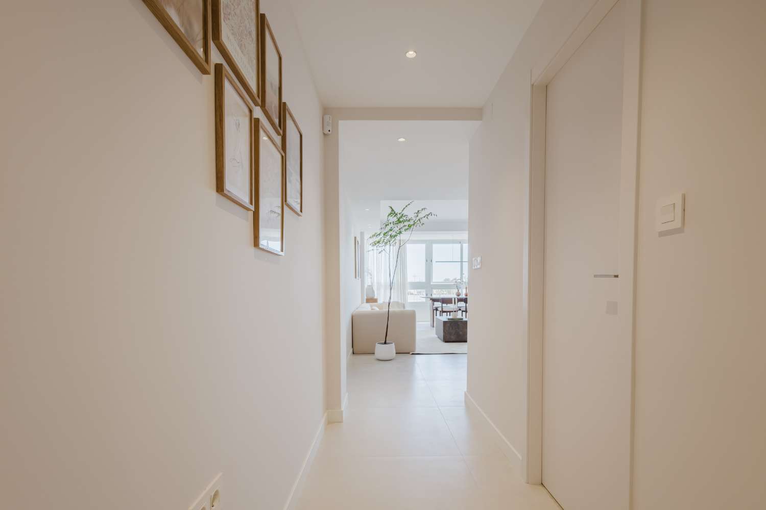 ESPECTACULAR APARTAMENTO DE LUJO EN PRIMERA LÍNEA DE MAR – 3 DORMITORIOS, REFORMADO EN 2025 Y VISTAS PANORÁMICAS AL MEDITERRÁNEO