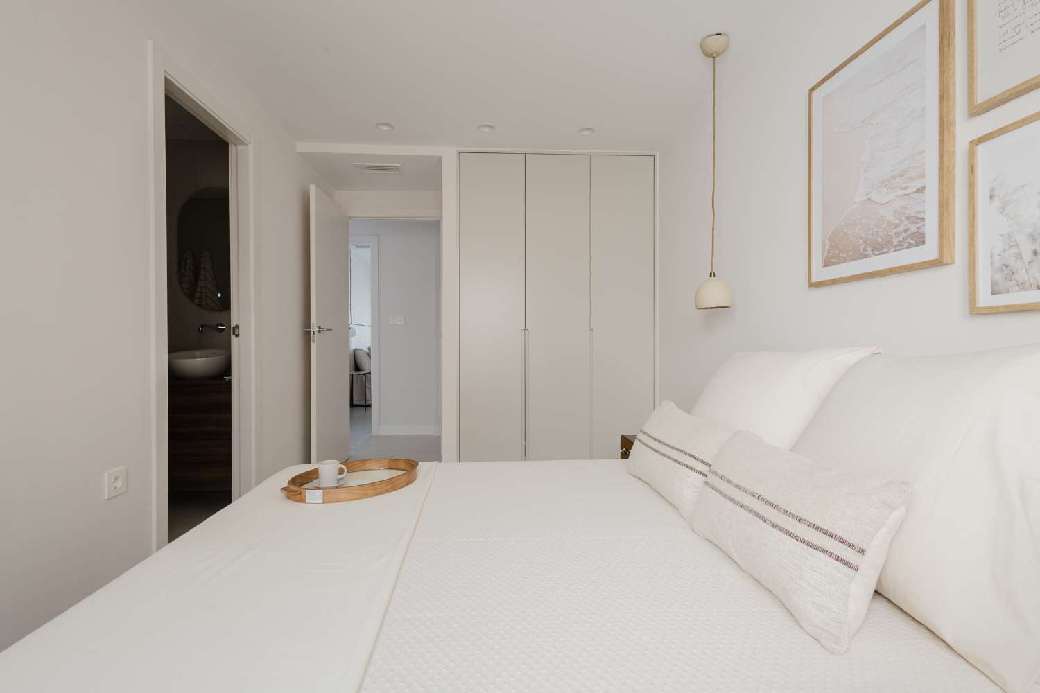 ESPECTACULAR APARTAMENTO DE LUJO EN PRIMERA LÍNEA DE MAR – 3 DORMITORIOS, REFORMADO EN 2025 Y VISTAS PANORÁMICAS AL MEDITERRÁNEO