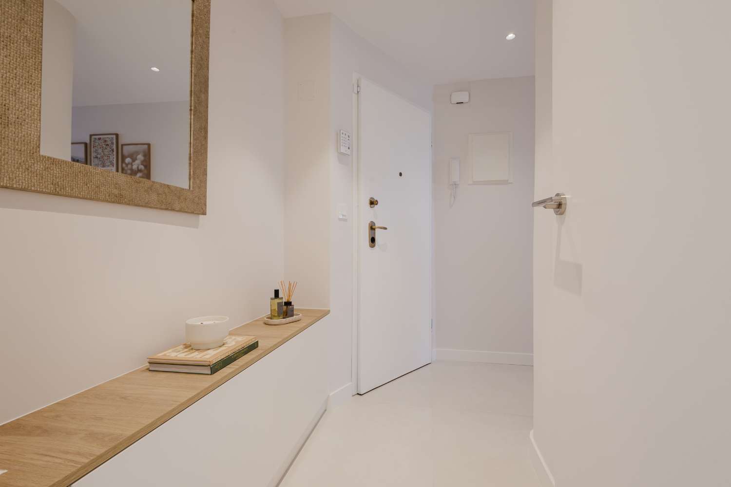 ESPECTACULAR APARTAMENTO DE LUJO EN PRIMERA LÍNEA DE MAR – 3 DORMITORIOS, REFORMADO EN 2025 Y VISTAS PANORÁMICAS AL MEDITERRÁNEO