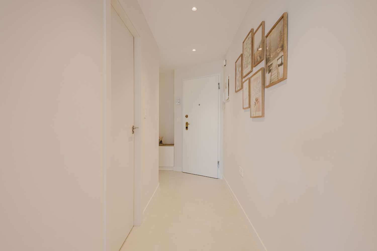 ESPECTACULAR APARTAMENTO DE LUJO EN PRIMERA LÍNEA DE MAR – 3 DORMITORIOS, REFORMADO EN 2025 Y VISTAS PANORÁMICAS AL MEDITERRÁNEO