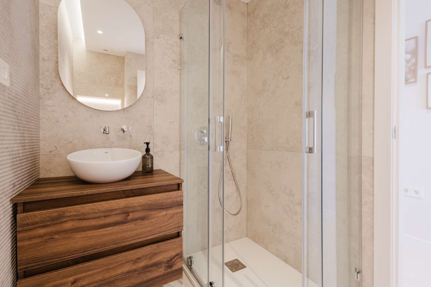 ESPECTACULAR APARTAMENTO DE LUJO EN PRIMERA LÍNEA DE MAR – 3 DORMITORIOS, REFORMADO EN 2025 Y VISTAS PANORÁMICAS AL MEDITERRÁNEO