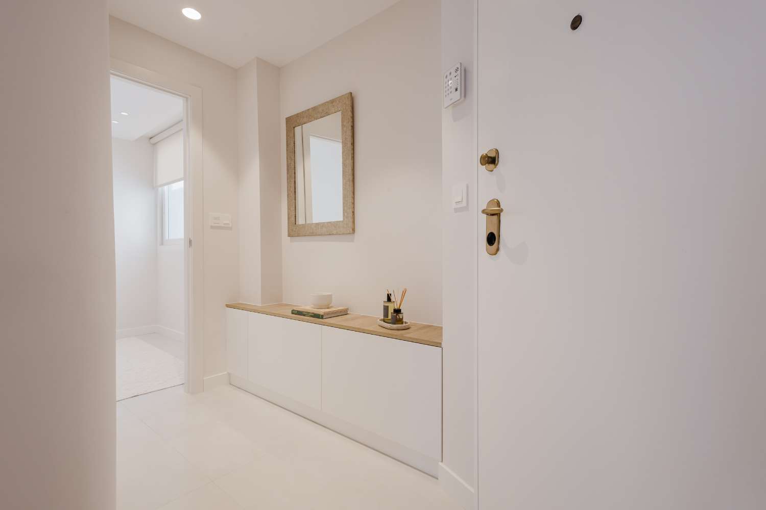 ESPECTACULAR APARTAMENTO DE LUJO EN PRIMERA LÍNEA DE MAR – 3 DORMITORIOS, REFORMADO EN 2025 Y VISTAS PANORÁMICAS AL MEDITERRÁNEO