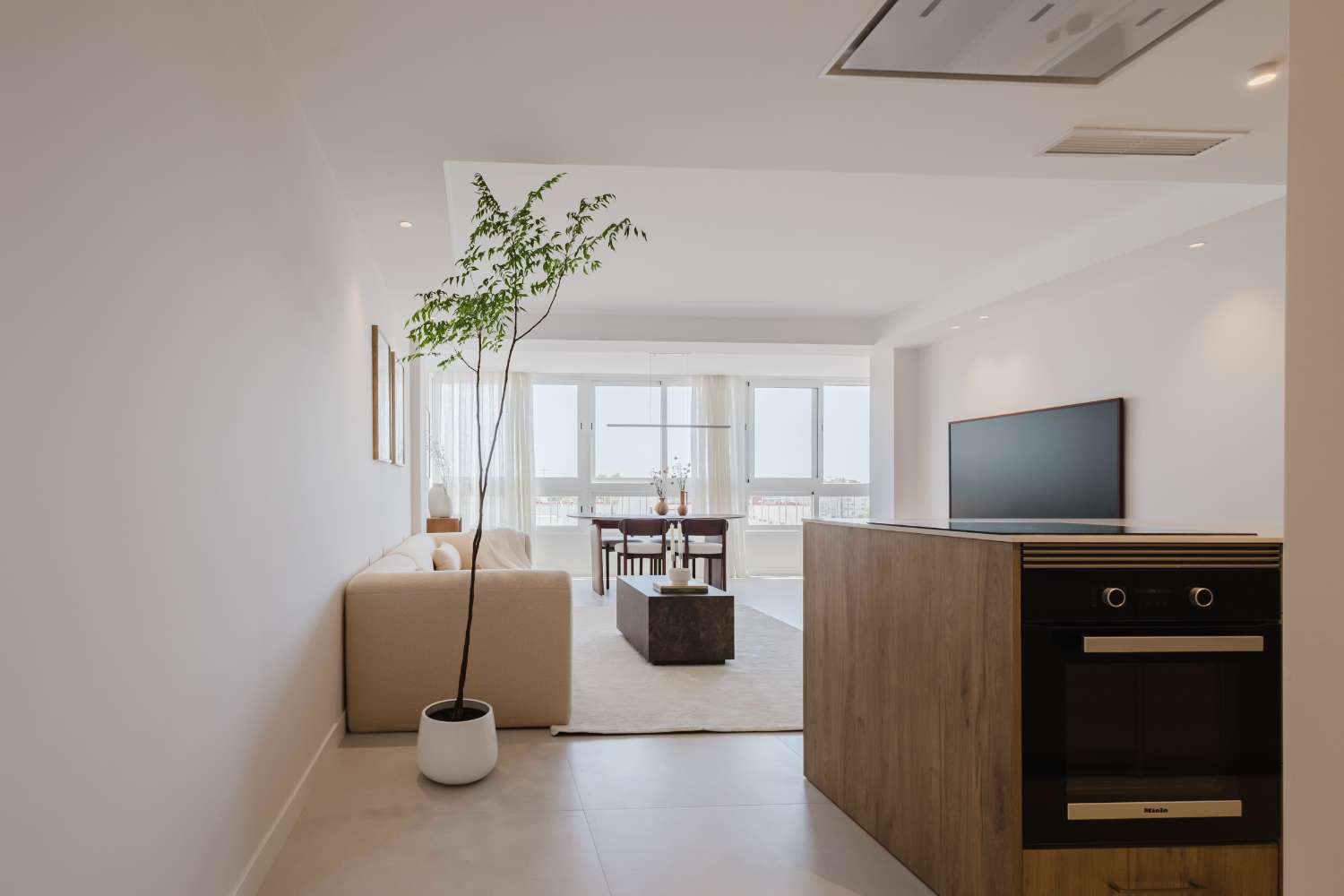 ESPECTACULAR APARTAMENTO DE LUJO EN PRIMERA LÍNEA DE MAR – 3 DORMITORIOS, REFORMADO EN 2025 Y VISTAS PANORÁMICAS AL MEDITERRÁNEO