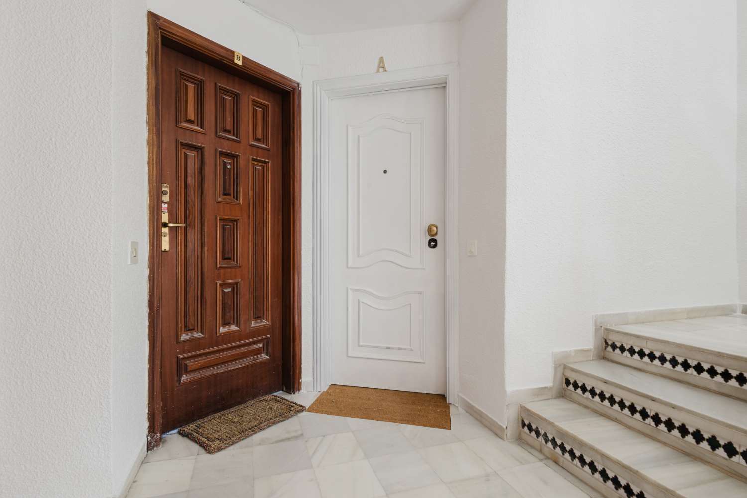 ESPECTACULAR APARTAMENTO DE LUJO EN PRIMERA LÍNEA DE MAR – 3 DORMITORIOS, REFORMADO EN 2025 Y VISTAS PANORÁMICAS AL MEDITERRÁNEO