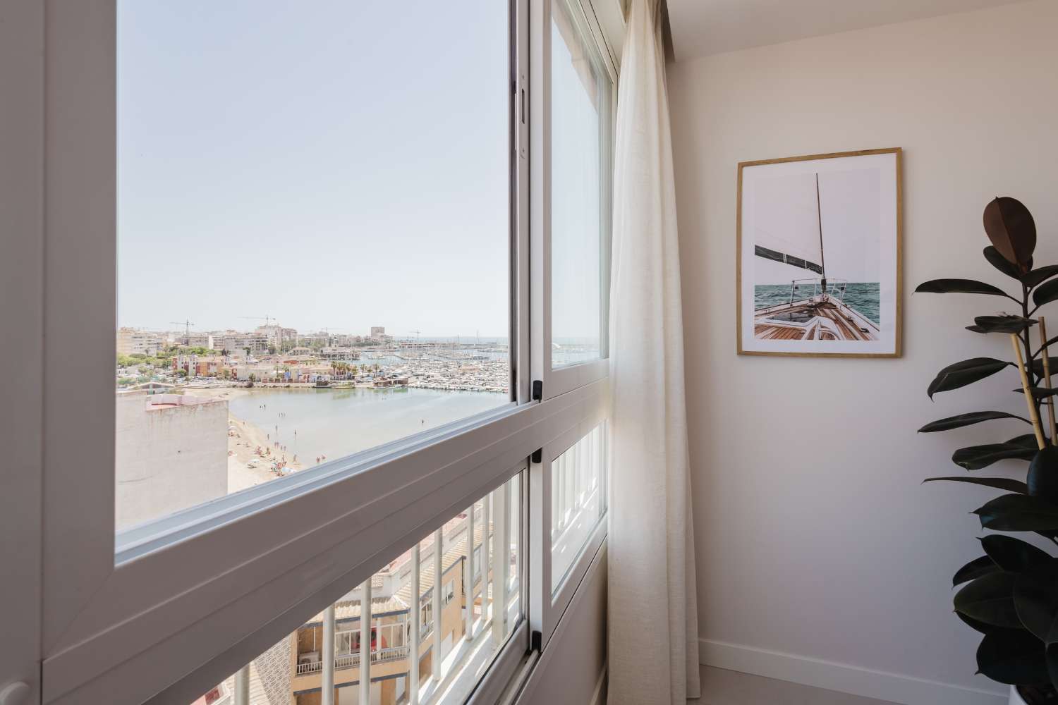 ESPECTACULAR APARTAMENTO DE LUJO EN PRIMERA LÍNEA DE MAR – 3 DORMITORIOS, REFORMADO EN 2025 Y VISTAS PANORÁMICAS AL MEDITERRÁNEO