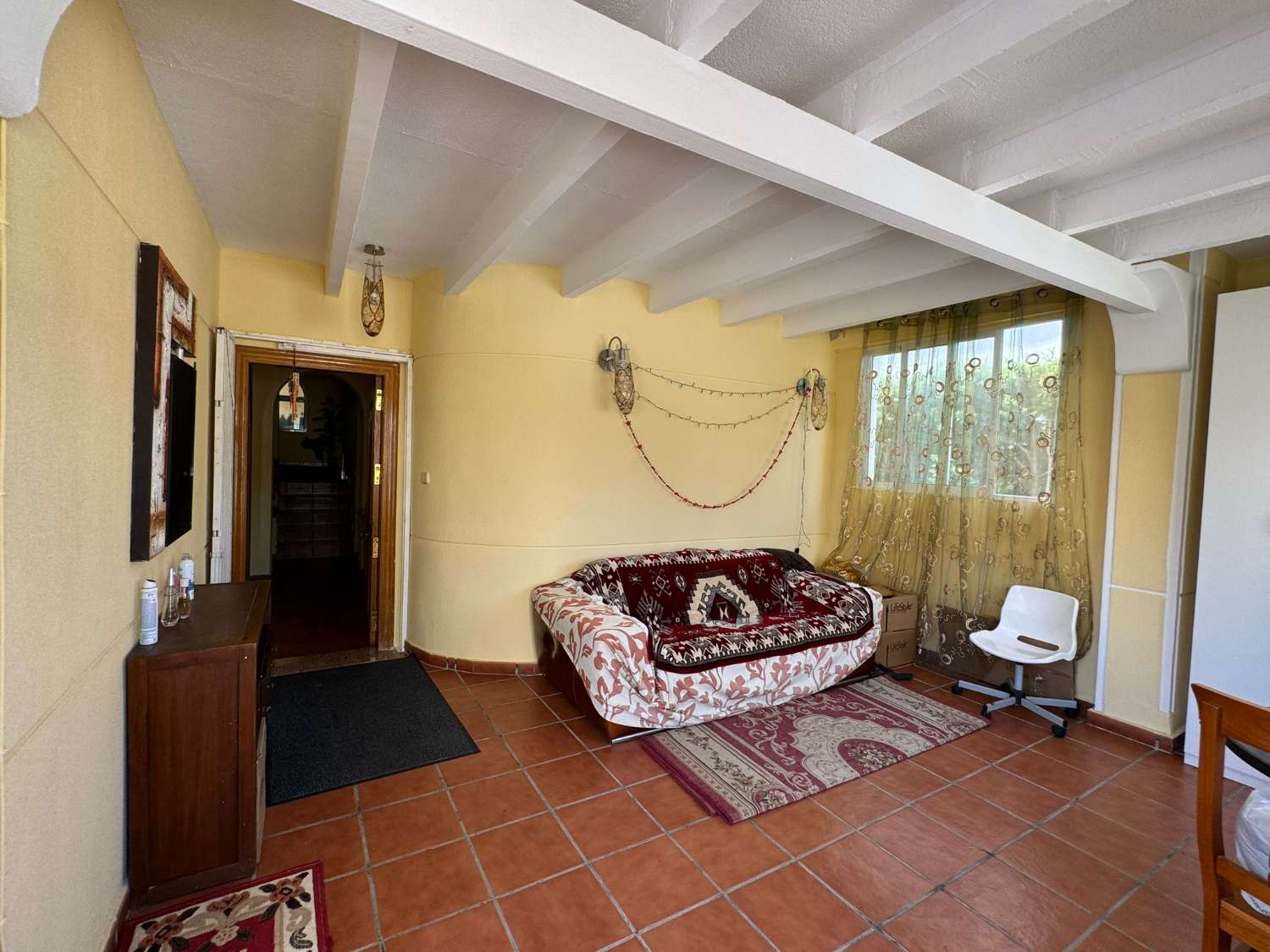 AMPLIA VILLA CON PISCINA PRIVADA A 200M DE LA PLAYA – PARCELA DE 671 M², 4 DORMITORIOS, SOLÁRIUM Y GARAJE PARA VARIOS COCHES