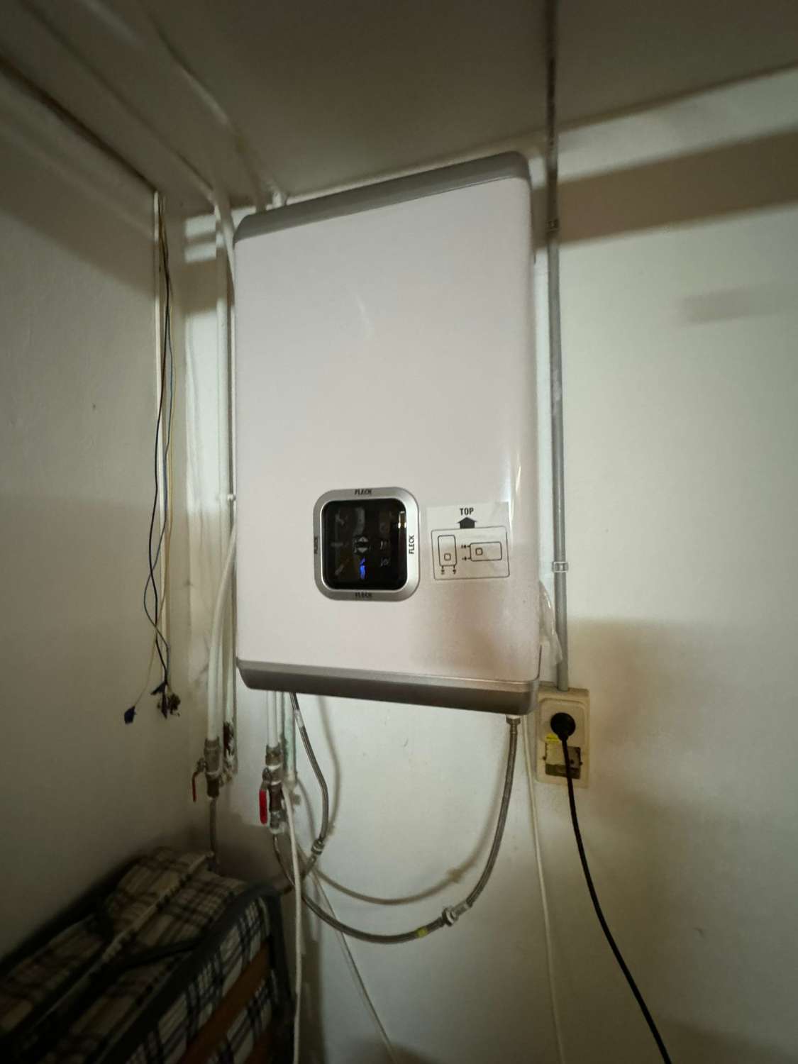 AMPLIA VILLA CON PISCINA PRIVADA A 200M DE LA PLAYA – PARCELA DE 671 M², 4 DORMITORIOS, SOLÁRIUM Y GARAJE PARA VARIOS COCHES