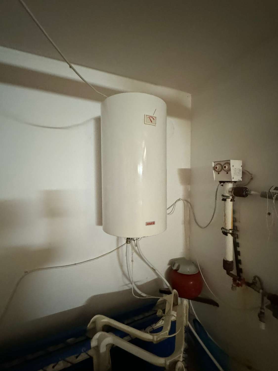 AMPLIA VILLA CON PISCINA PRIVADA A 200M DE LA PLAYA – PARCELA DE 671 M², 4 DORMITORIOS, SOLÁRIUM Y GARAJE PARA VARIOS COCHES