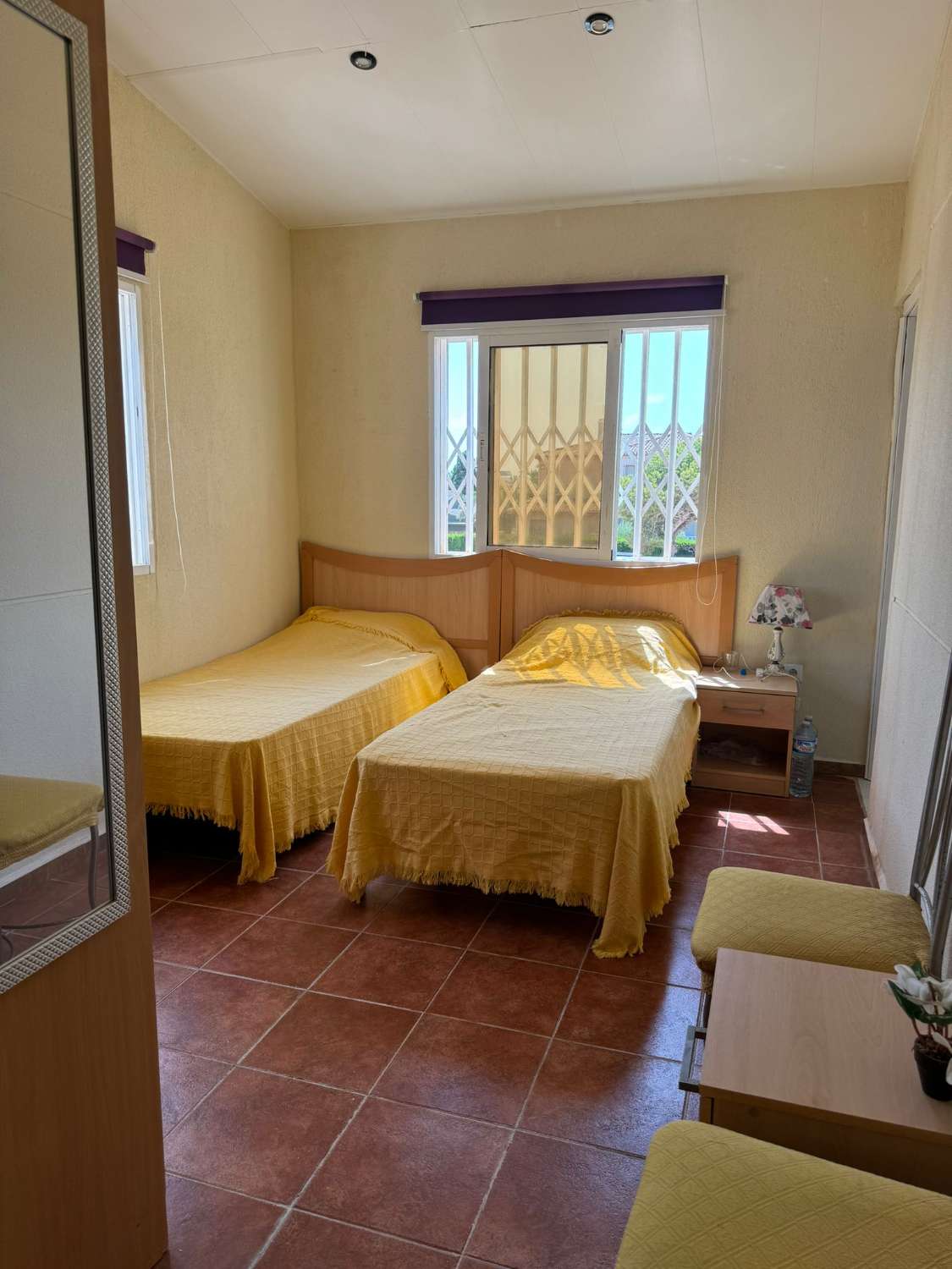 AMPLIA VILLA CON PISCINA PRIVADA A 200M DE LA PLAYA – PARCELA DE 671 M², 4 DORMITORIOS, SOLÁRIUM Y GARAJE PARA VARIOS COCHES