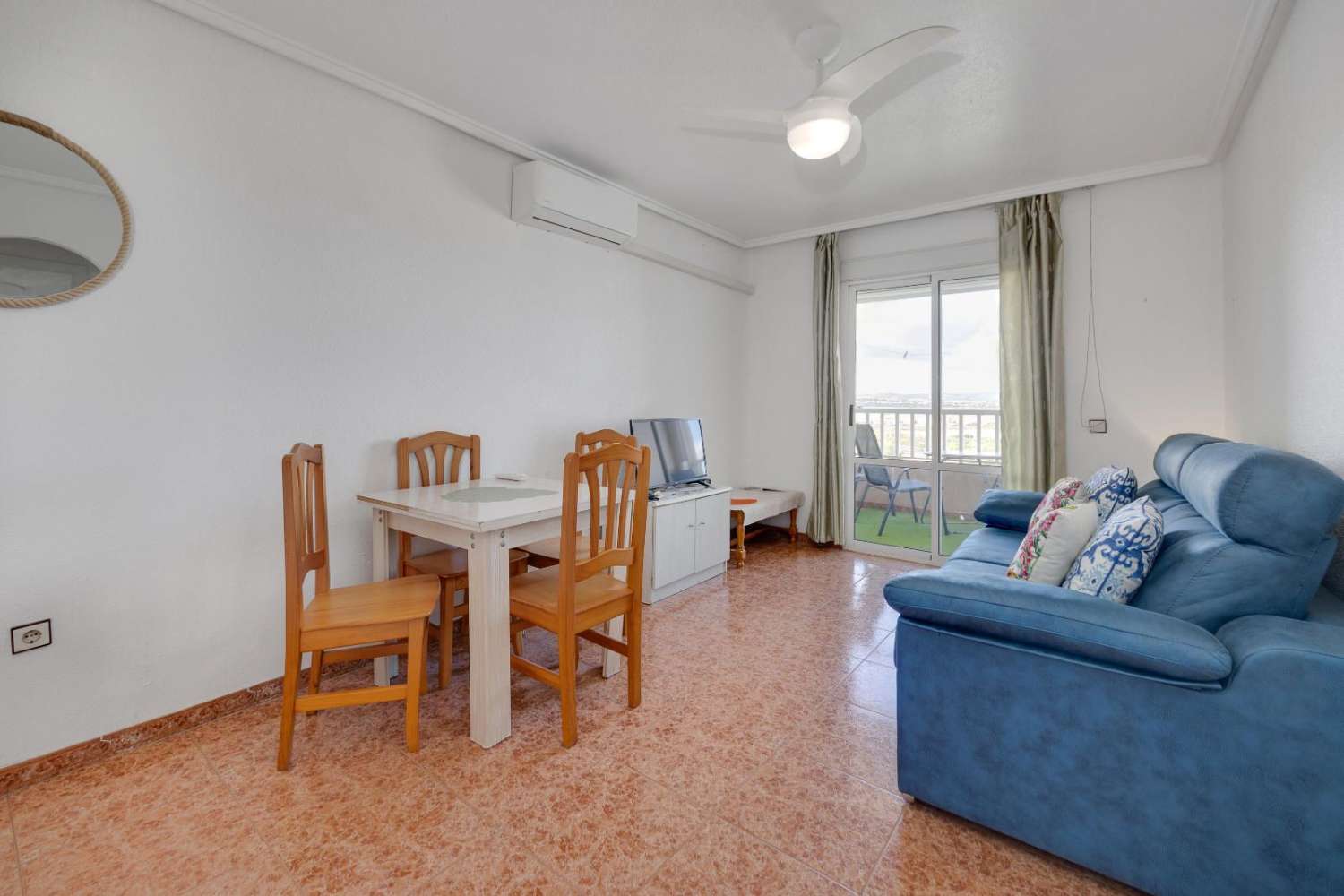 ЯРКИЙ ПЕНТХАУС С ТЕРРАСОЙ И ВИДОМ НА СОЛЯНЫЕ РАВНИНЫ И РОЗОВЫЕ ОЗЁРА — ПОЛНОСТЬЮ МЕБЛИРОВАННЫЙ — ИНВЕСТИЦИОННАЯ ВОЗМОЖНОСТЬ В ПАРКЕ ДЕ ЛАС НАСИОНЕС, ТОРРЕВЬЕХА