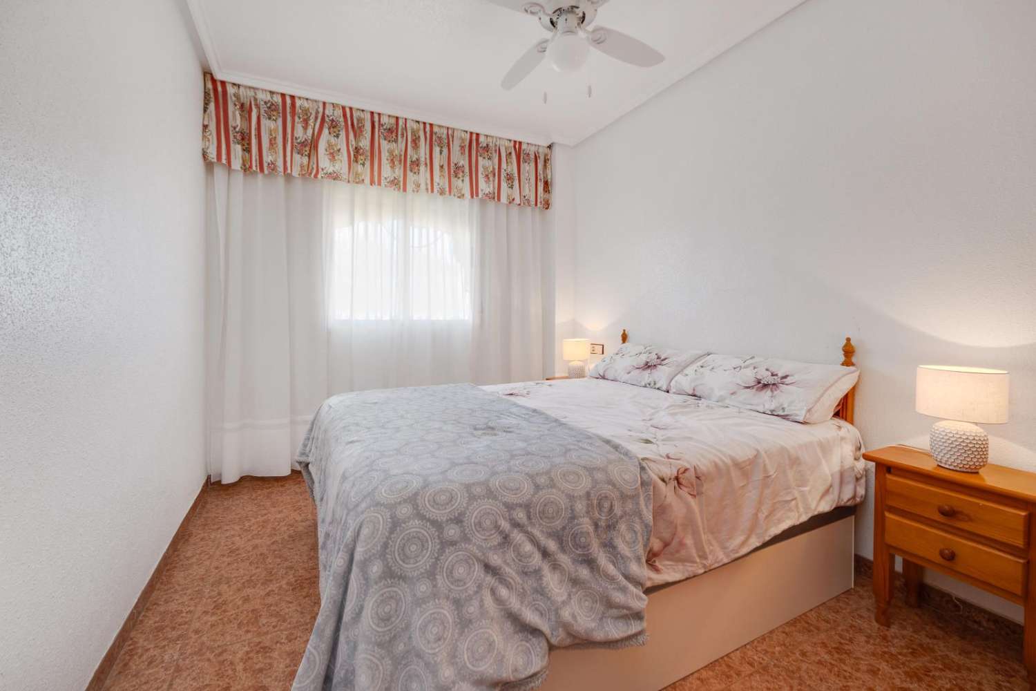 ЯРКИЙ ПЕНТХАУС С ТЕРРАСОЙ И ВИДОМ НА СОЛЯНЫЕ РАВНИНЫ И РОЗОВЫЕ ОЗЁРА — ПОЛНОСТЬЮ МЕБЛИРОВАННЫЙ — ИНВЕСТИЦИОННАЯ ВОЗМОЖНОСТЬ В ПАРКЕ ДЕ ЛАС НАСИОНЕС, ТОРРЕВЬЕХА