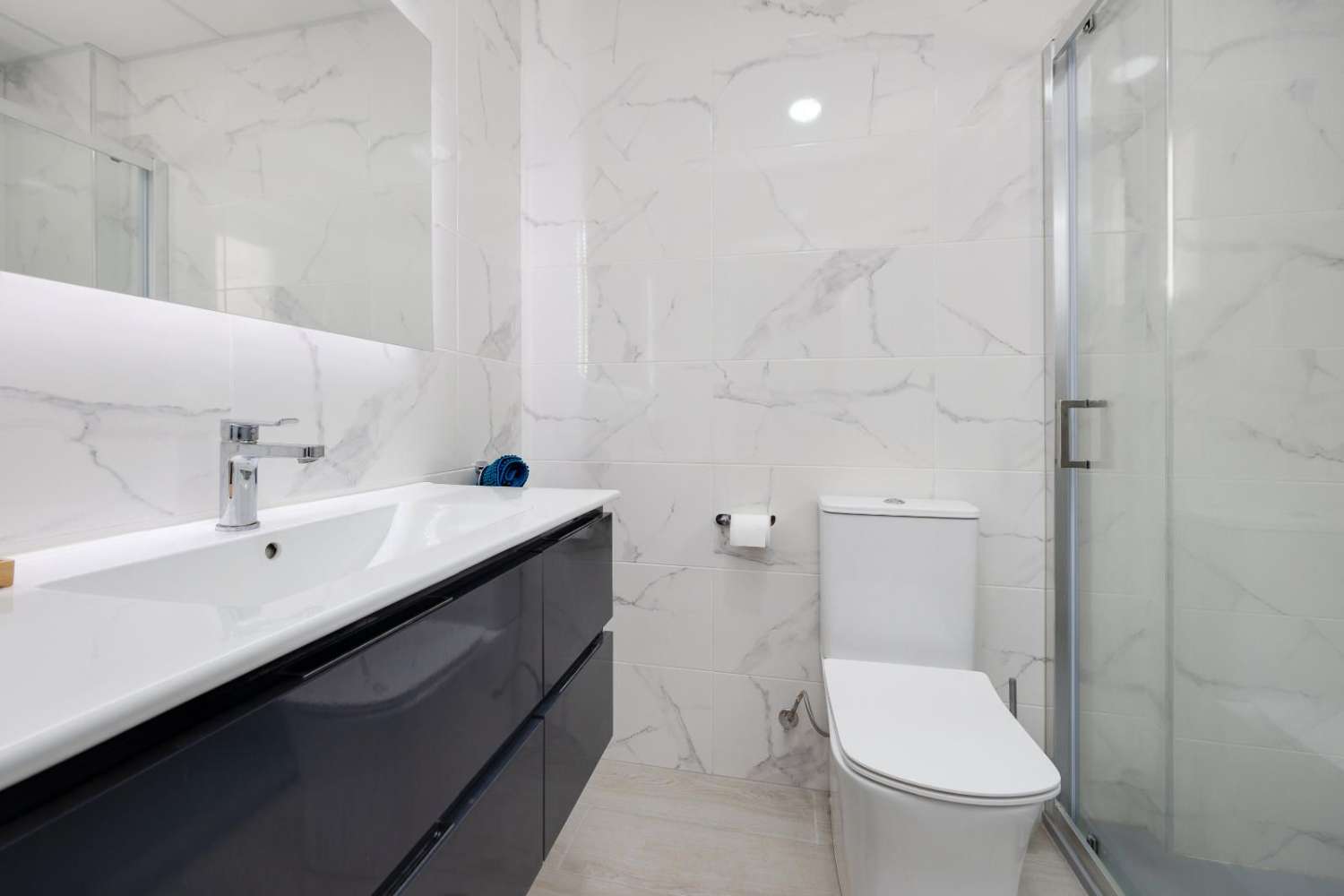 ЯРКИЙ ПЕНТХАУС С ТЕРРАСОЙ И ВИДОМ НА СОЛЯНЫЕ РАВНИНЫ И РОЗОВЫЕ ОЗЁРА — ПОЛНОСТЬЮ МЕБЛИРОВАННЫЙ — ИНВЕСТИЦИОННАЯ ВОЗМОЖНОСТЬ В ПАРКЕ ДЕ ЛАС НАСИОНЕС, ТОРРЕВЬЕХА