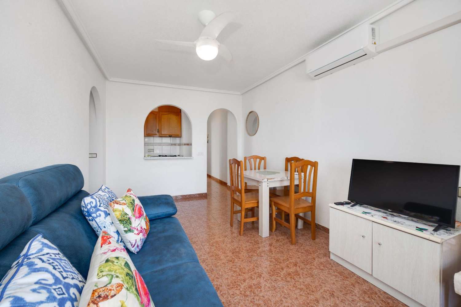 ЯРКИЙ ПЕНТХАУС С ТЕРРАСОЙ И ВИДОМ НА СОЛЯНЫЕ РАВНИНЫ И РОЗОВЫЕ ОЗЁРА — ПОЛНОСТЬЮ МЕБЛИРОВАННЫЙ — ИНВЕСТИЦИОННАЯ ВОЗМОЖНОСТЬ В ПАРКЕ ДЕ ЛАС НАСИОНЕС, ТОРРЕВЬЕХА