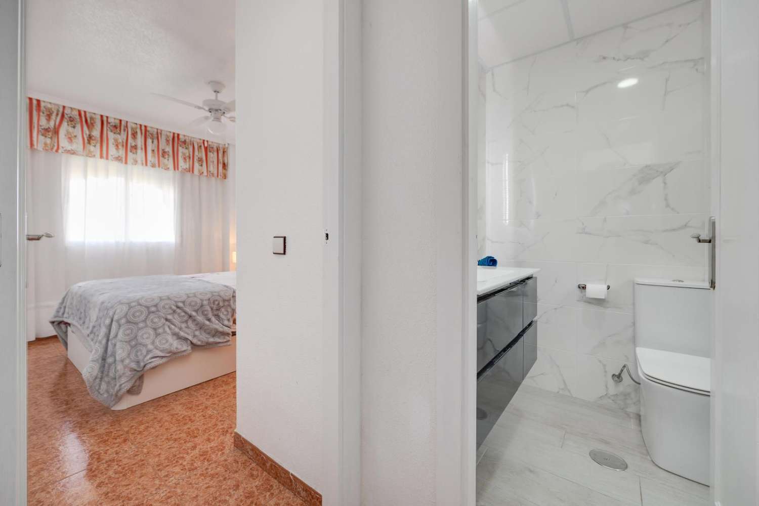 ЯРКИЙ ПЕНТХАУС С ТЕРРАСОЙ И ВИДОМ НА СОЛЯНЫЕ РАВНИНЫ И РОЗОВЫЕ ОЗЁРА — ПОЛНОСТЬЮ МЕБЛИРОВАННЫЙ — ИНВЕСТИЦИОННАЯ ВОЗМОЖНОСТЬ В ПАРКЕ ДЕ ЛАС НАСИОНЕС, ТОРРЕВЬЕХА