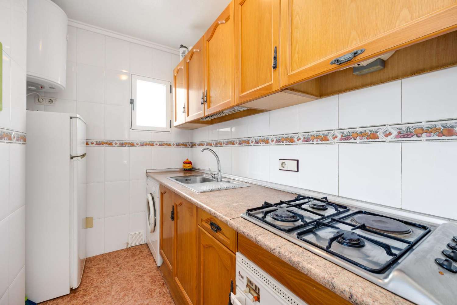 ЯРКИЙ ПЕНТХАУС С ТЕРРАСОЙ И ВИДОМ НА СОЛЯНЫЕ РАВНИНЫ И РОЗОВЫЕ ОЗЁРА — ПОЛНОСТЬЮ МЕБЛИРОВАННЫЙ — ИНВЕСТИЦИОННАЯ ВОЗМОЖНОСТЬ В ПАРКЕ ДЕ ЛАС НАСИОНЕС, ТОРРЕВЬЕХА