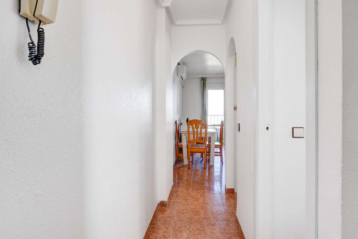 ЯРКИЙ ПЕНТХАУС С ТЕРРАСОЙ И ВИДОМ НА СОЛЯНЫЕ РАВНИНЫ И РОЗОВЫЕ ОЗЁРА — ПОЛНОСТЬЮ МЕБЛИРОВАННЫЙ — ИНВЕСТИЦИОННАЯ ВОЗМОЖНОСТЬ В ПАРКЕ ДЕ ЛАС НАСИОНЕС, ТОРРЕВЬЕХА