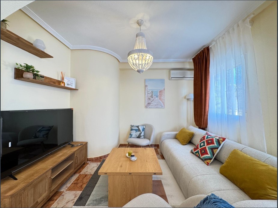 RENOVIERTES STADTHAUS MIT PRIVATEM SOLARIUM UND MEERBLICK IN EINER RUHIGEN GEGEND – EINZIEHUNGSBEREIT