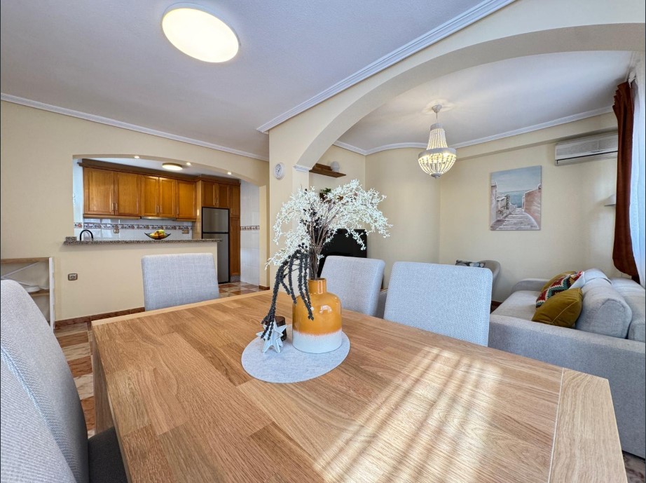 RENOVIERTES STADTHAUS MIT PRIVATEM SOLARIUM UND MEERBLICK IN EINER RUHIGEN GEGEND – EINZIEHUNGSBEREIT