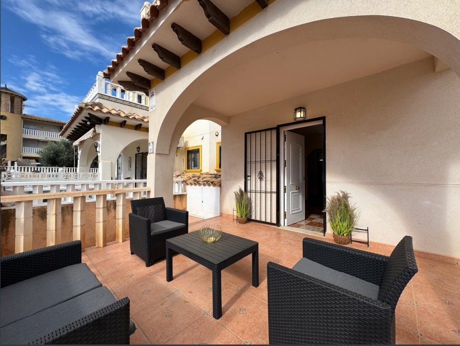 RENOVIERTES STADTHAUS MIT PRIVATEM SOLARIUM UND MEERBLICK IN EINER RUHIGEN GEGEND – EINZIEHUNGSBEREIT