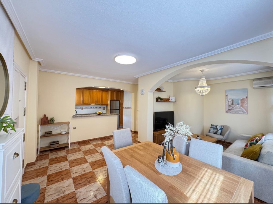 RENOVIERTES STADTHAUS MIT PRIVATEM SOLARIUM UND MEERBLICK IN EINER RUHIGEN GEGEND – EINZIEHUNGSBEREIT