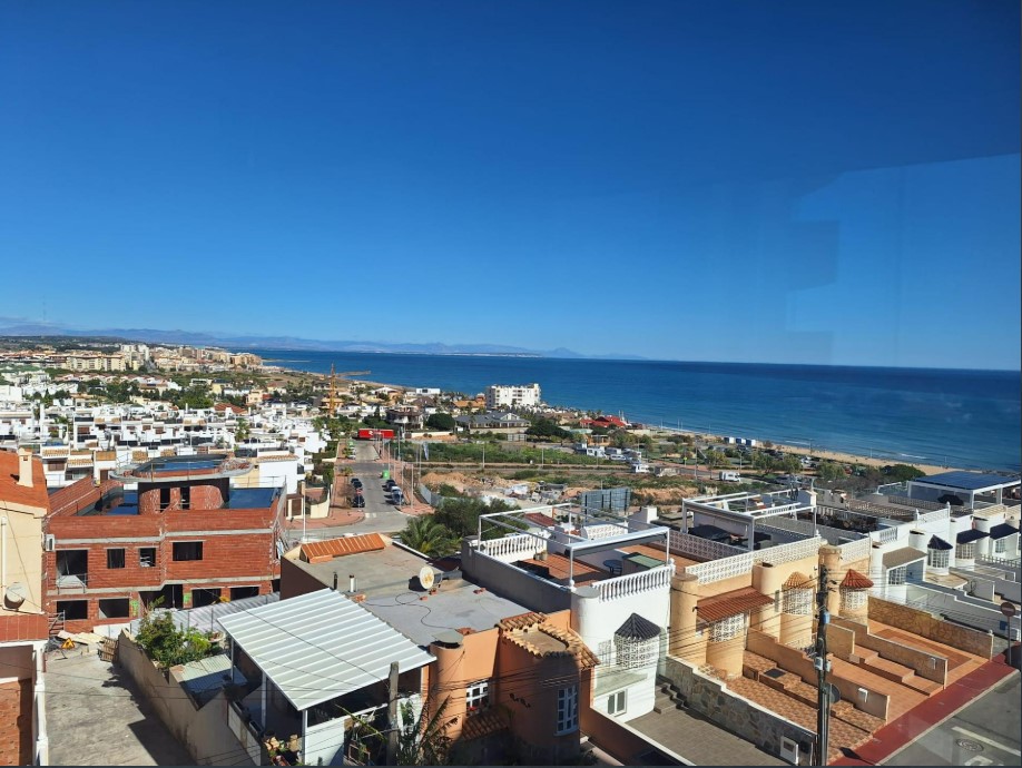 استوديو برايت على بعد 340 مترا فقط من البحر في توريفيخا – استثمار مثالي أو منزل ثان