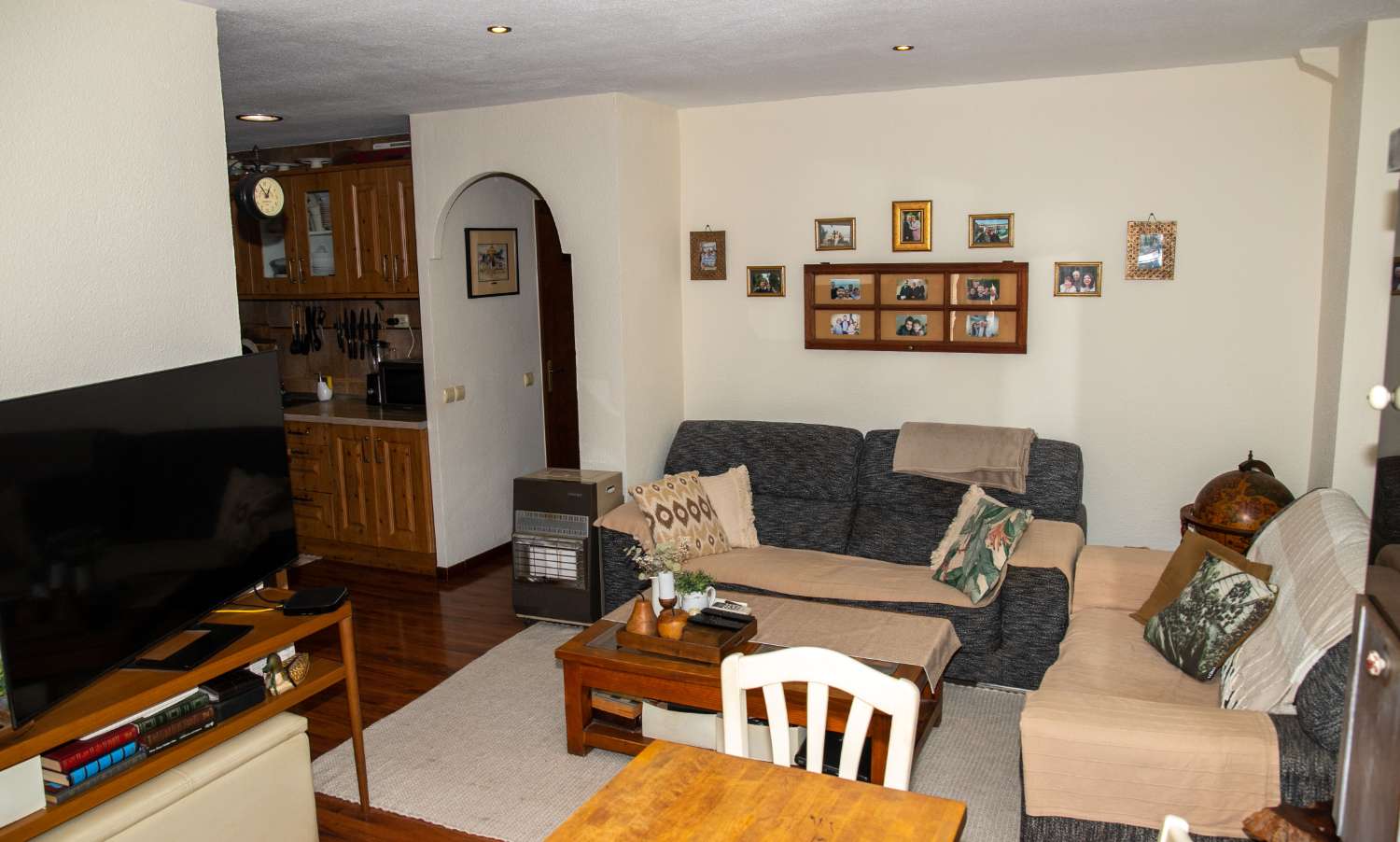 بنغلو تم تجديده يطل على الجنوب على بعد 300 متر من البحر – 3 غرف نوم، شرفة، مسبح وشواء في توريفيخا