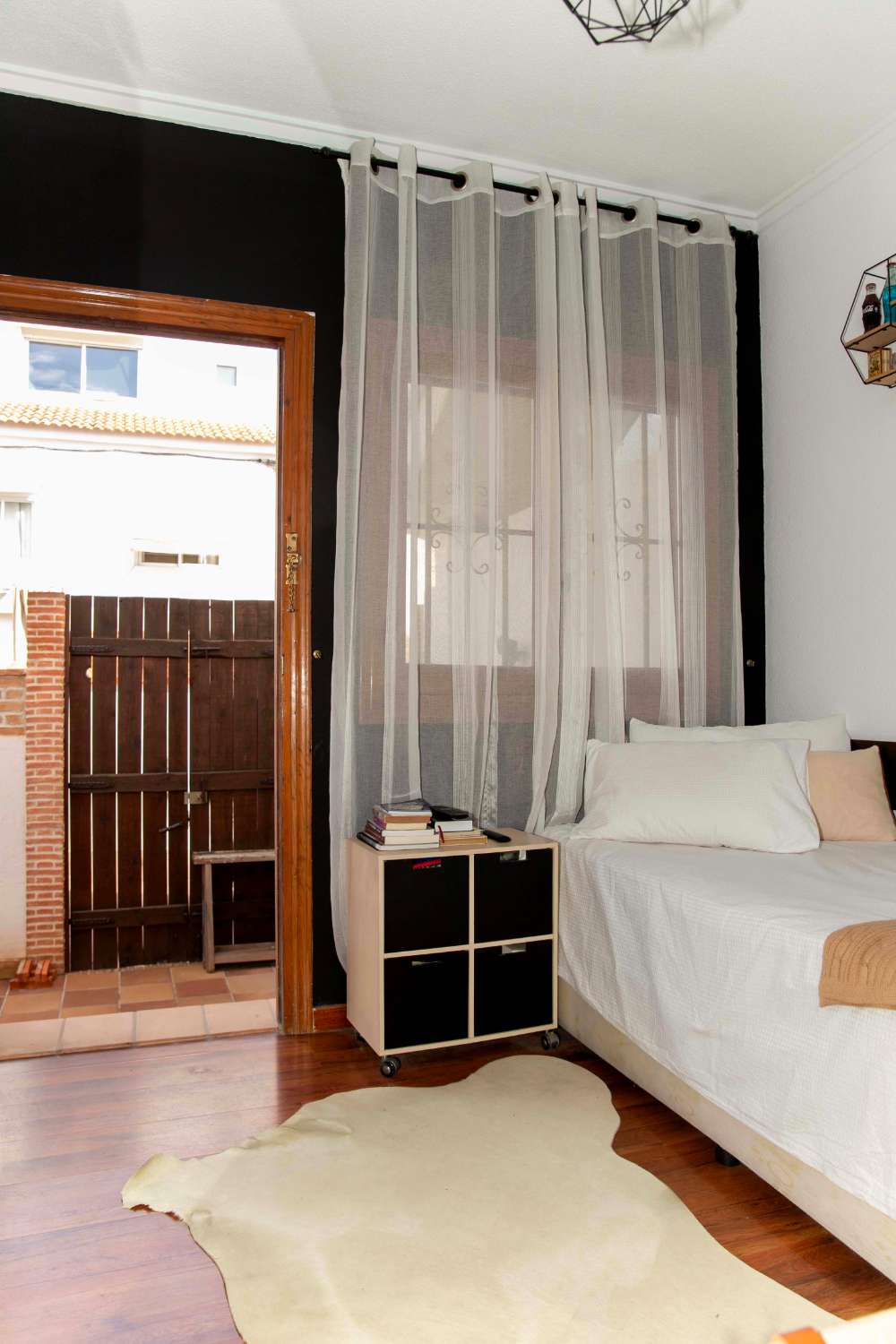 بنغلو تم تجديده يطل على الجنوب على بعد 300 متر من البحر – 3 غرف نوم، شرفة، مسبح وشواء في توريفيخا