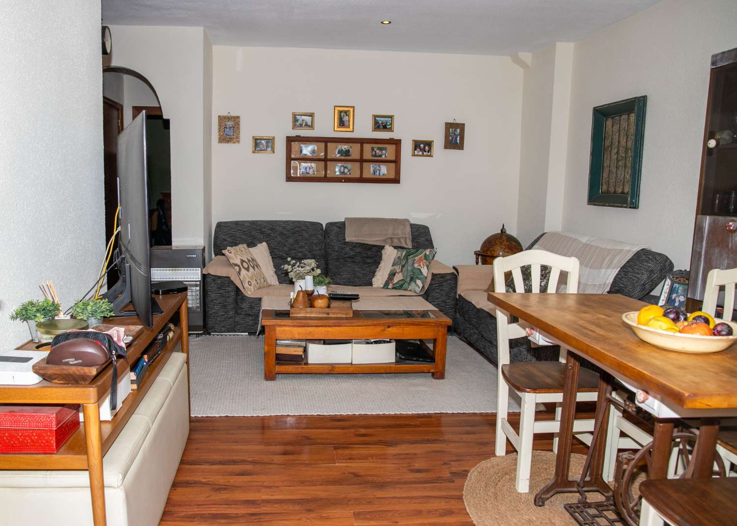 بنغلو تم تجديده يطل على الجنوب على بعد 300 متر من البحر – 3 غرف نوم، شرفة، مسبح وشواء في توريفيخا