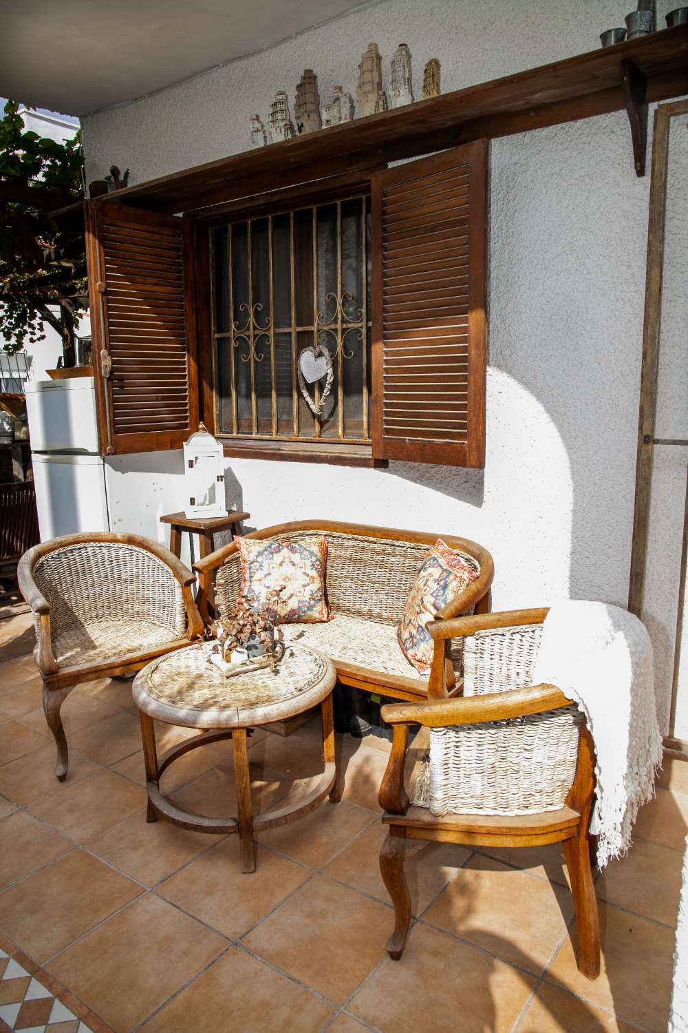 بنغلو تم تجديده يطل على الجنوب على بعد 300 متر من البحر – 3 غرف نوم، شرفة، مسبح وشواء في توريفيخا